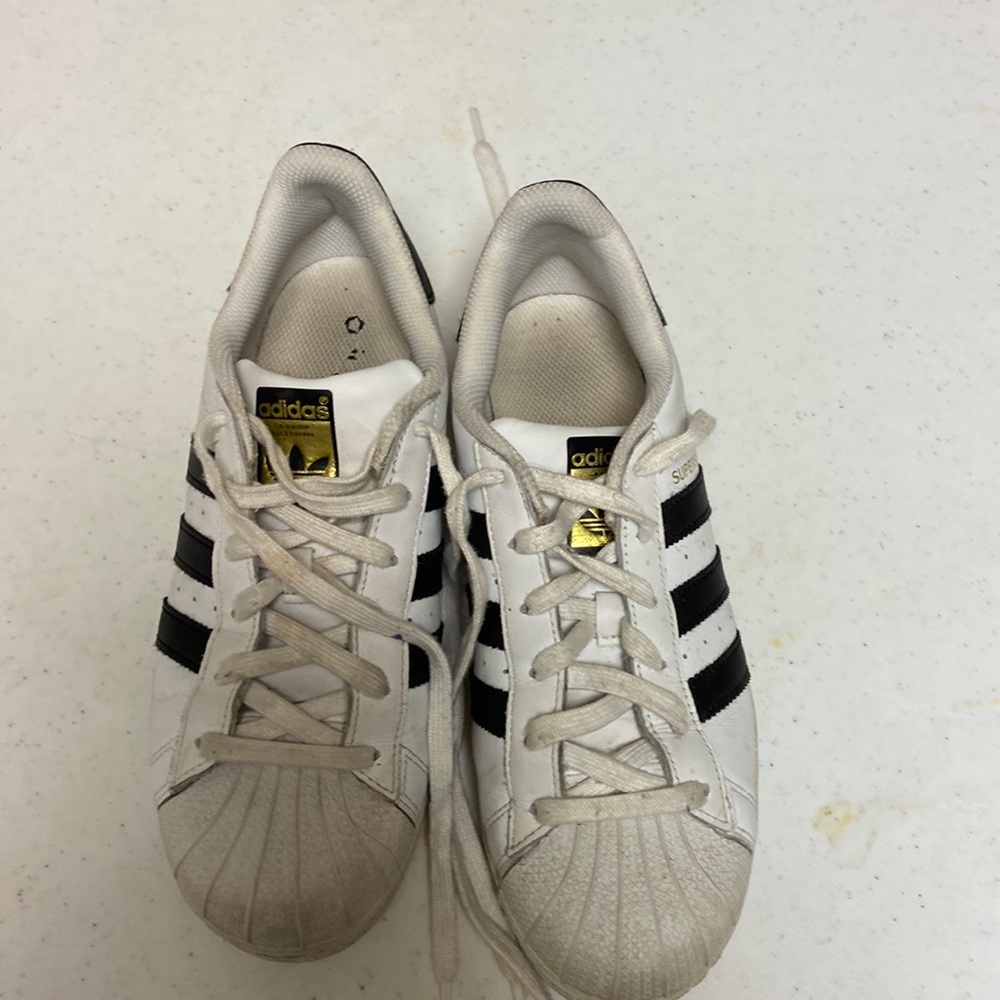 Adidas superstars